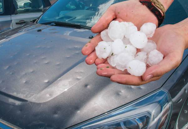 汽车遇冰雹被砸了怎么办 冰雹砸碎了玻璃或损伤车身保险公司赔吗